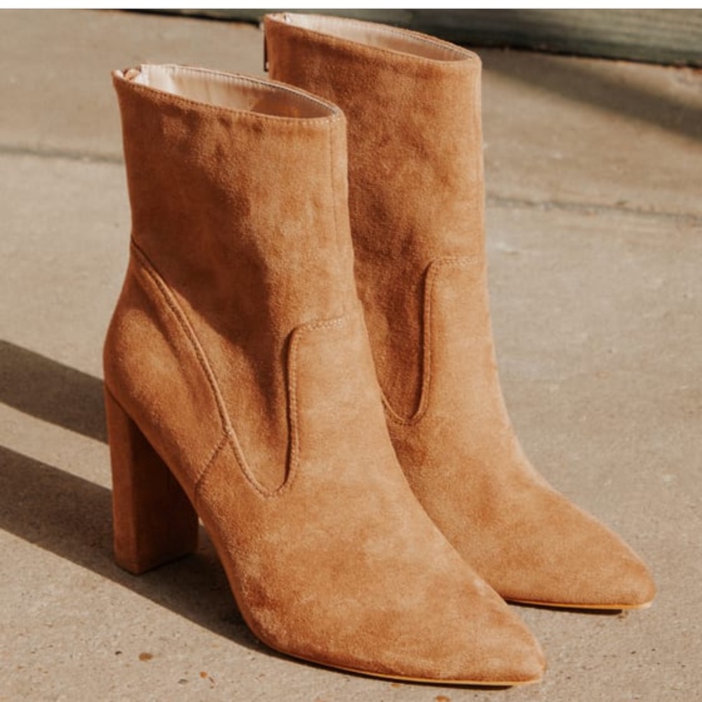 ⚜️ 3/$25 ⚜️ NWOT Lulus Phoenix Brown Suede Pointed-Toe Ankle Booties, size 8.